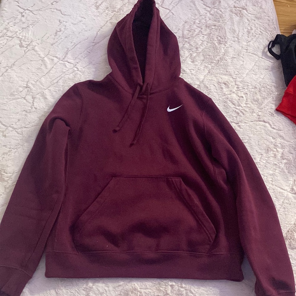 lightly used small (boys) maroon nike hoodie, don’t use anymore